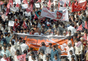 http://indianvanguard.files.wordpress.com/2009/10/naxal-supporters-came-from-several-districts-of-andhra-pradesh-to-take-part-in-the-naxalite-rally-in-hyderabad-on-september-30-2004-the-rally-is-conducted-by-the-extremist-outfit-after2.jpg